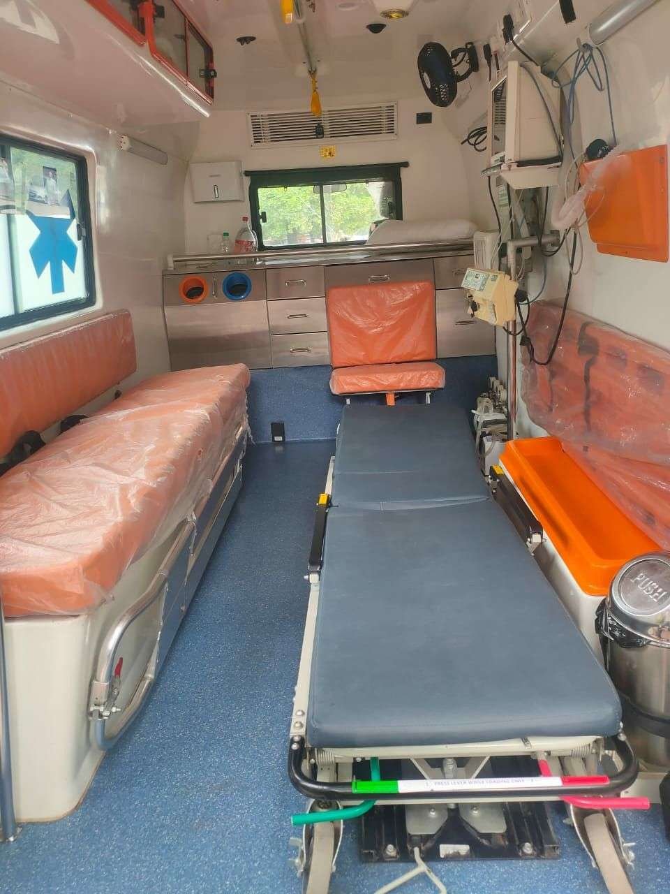 Oxygen ambulance with high-flow oxygen system